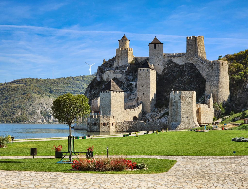 Golubac_Fortress_01