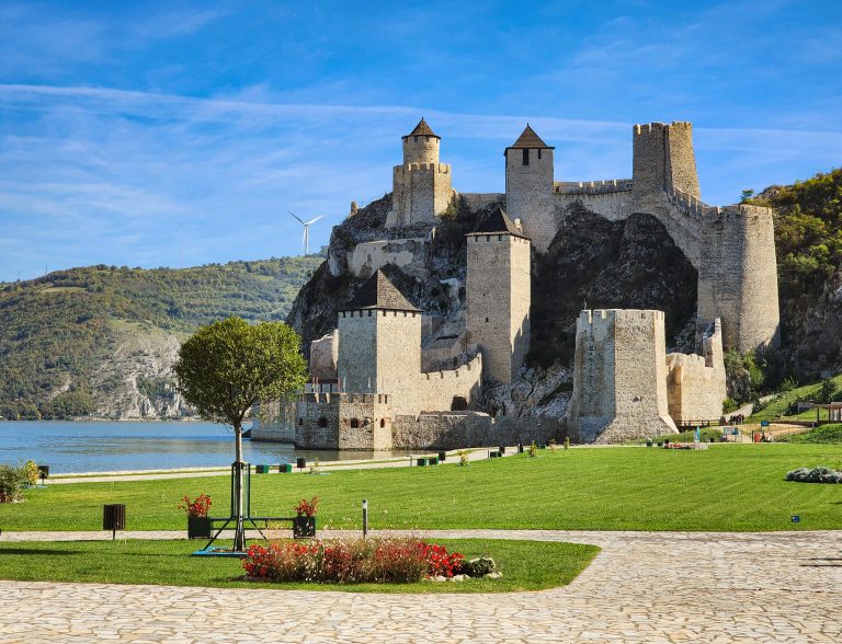Golubac_Fortress_01
