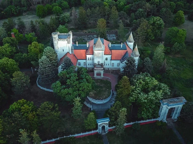 Pogled-iz-vazduha-na-Fantast-Dvorac