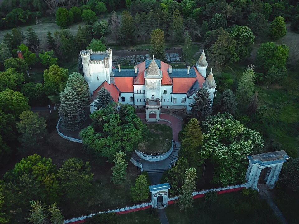 Pogled-iz-vazduha-na-Fantast-Dvorac